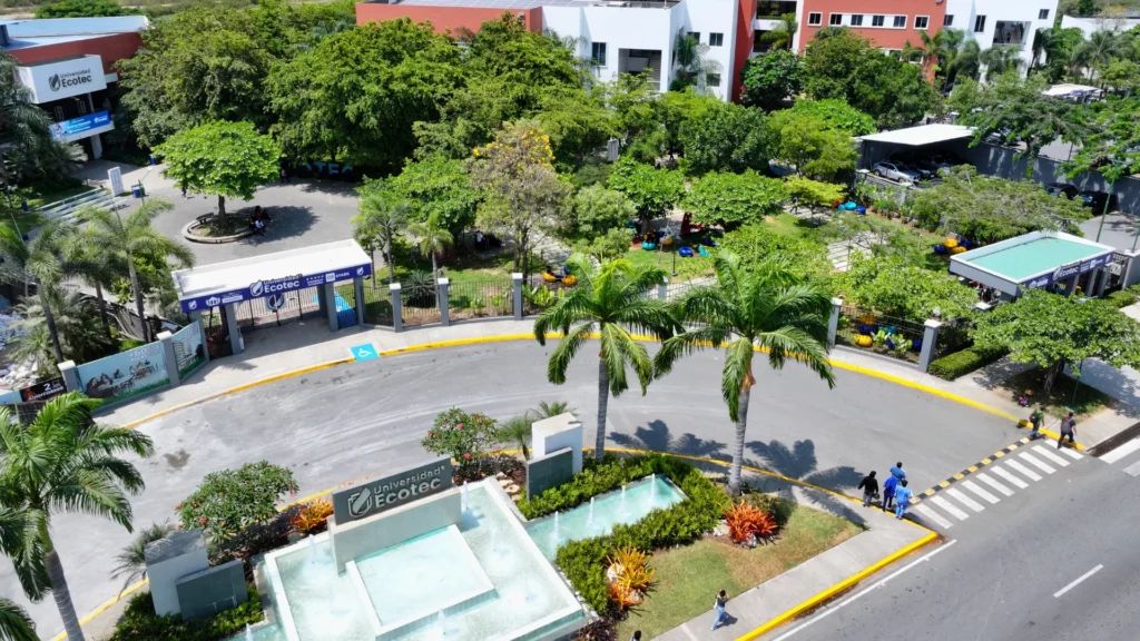 Vista aérea del campus Samborondón de la Universidad ECOTEC
