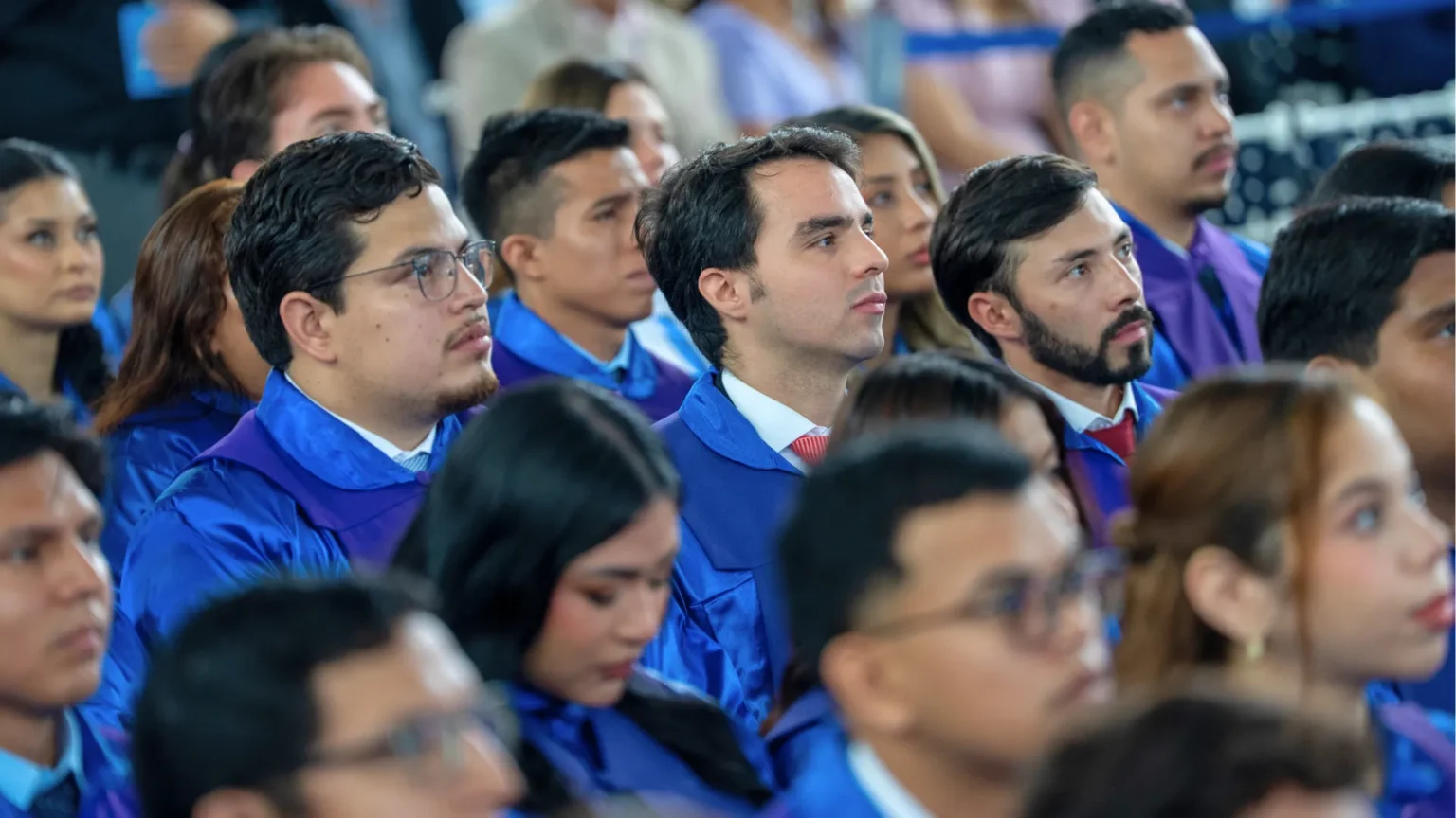 Universidad ECOTEC graduates at a ceremony
