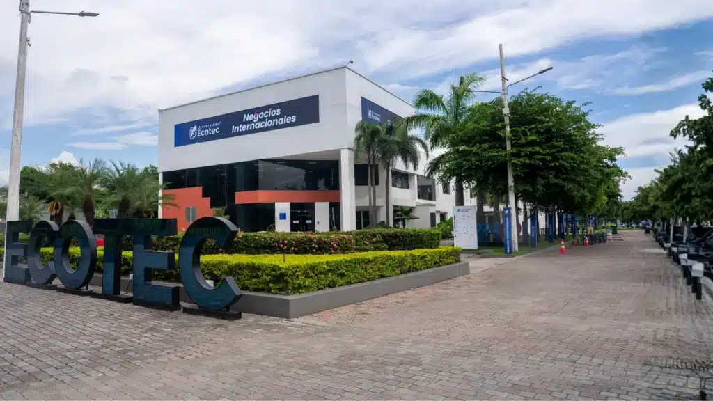 Edificio del campus La Costa de la Universidad ECOTEC