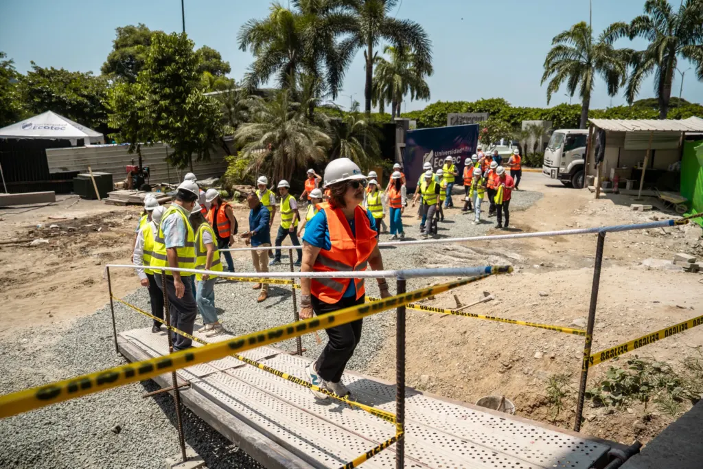 “ECOTEC Thru the Future” tour of the Building A construction site in Samborondón