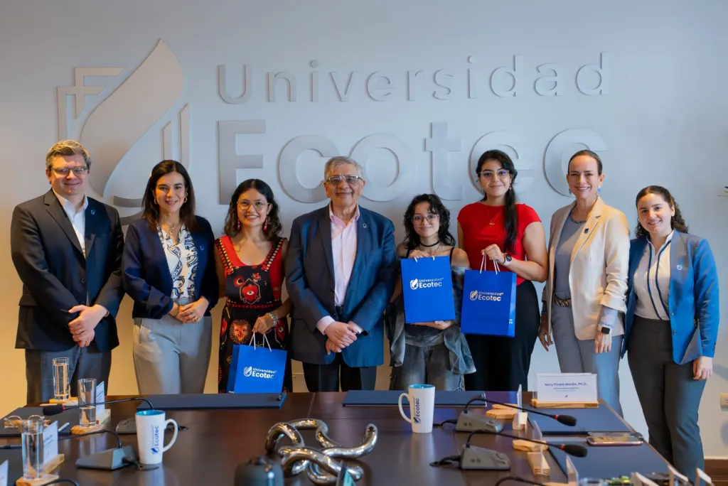 Exchange students from Colombia and Mexico at ECOTEC University