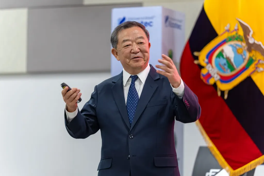 Consul General of China in Guayaquil, Gao Zhenting, at ECOTEC University