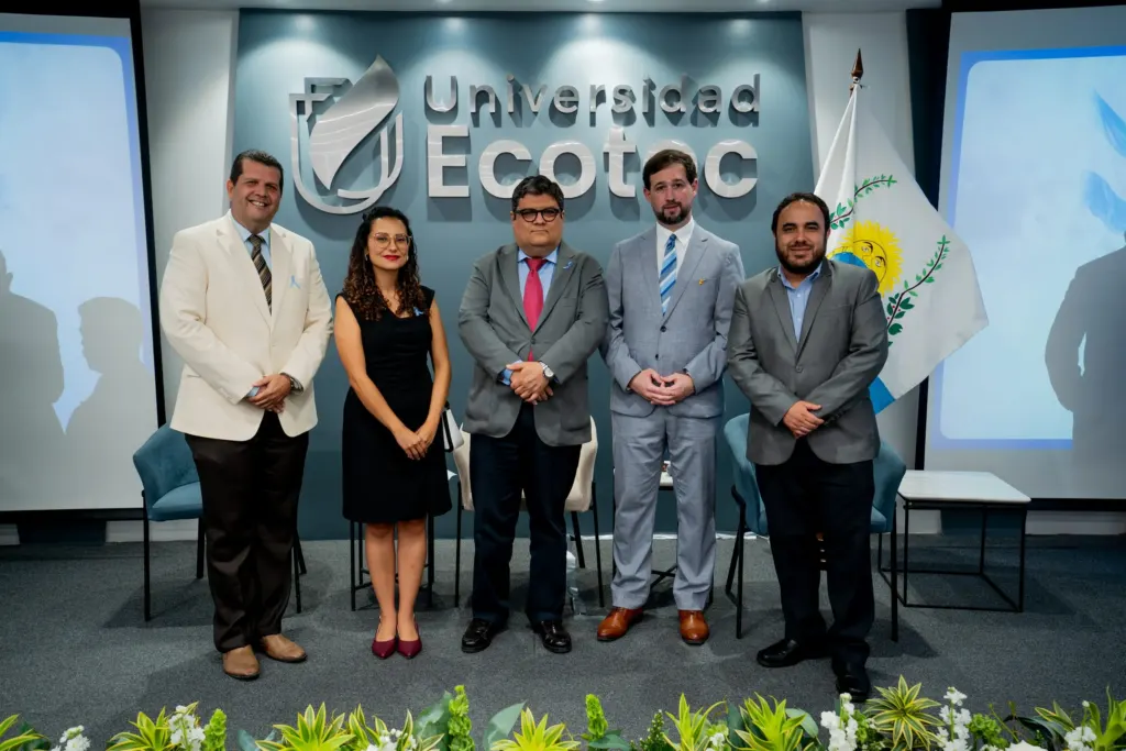 President Joaquín Hernández Alvarado at the panel discussion on San Martín