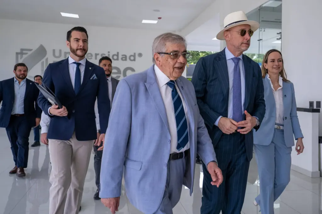 The Ambassador of Italy's tour of ECOTEC's Samborondón Campus