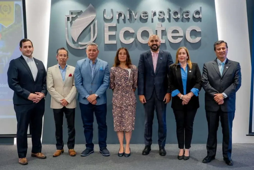 Lecture on sustainable architecture at ECOTEC's Guayaquil Campus