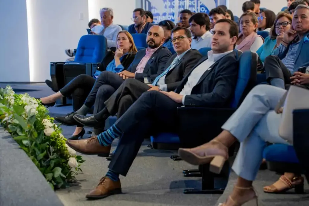 Keynote lecture on sustainability at ECOTEC's Guayaquil Campus