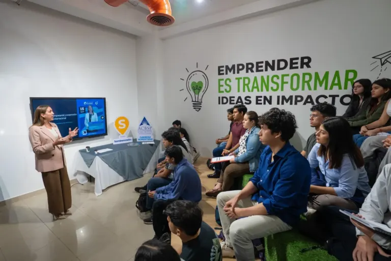 Charla «Liderazgo de la mujer empresarial» organizada por Impulso ECOTEC