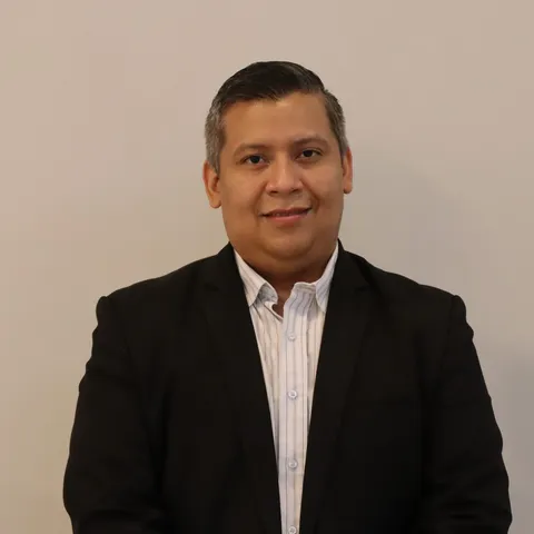 Marwin Lavayen, Mgtr., líder del colectivo académico de Mercadotecnia