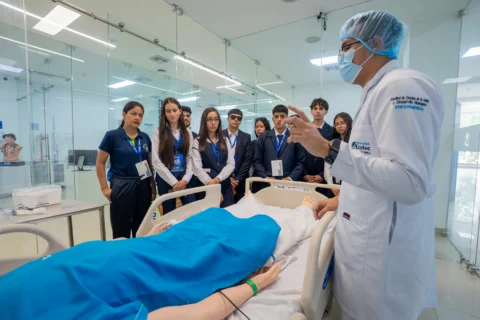 El Open House 2026 fue una oportunidad para que los estudiantes de la Unidad Educativa José Domingo de Santiestevan @uesantistevan.jbg conocieran nuestro Campus Samborondón, sus facultades y distintos espacios que complementan la formación académica. ✨
Una experiencia para explorar intereses y proyectarse hacia nuevas metas.