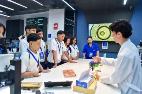 En una nueva jornada de Open House 2026, nuestro Campus Samborondón recibió a los estudiantes de la Unidad Educativa Carlos Mantilla. @uecarlosmantilla.jbg
Durante su visita, conocieron distintas facultades, espacios y ambientes que los acercaron a la dinámica de la vida universitaria.
Un encuentro para descubrir intereses y ampliar horizontes.