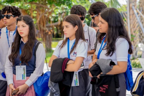 Cada visita puede ser el punto de partida para nuevas decisiones. 🎓
En el Open House 2026, recibimos a los estudiantes de la Unidad Educativa Monte Alto, quienes conocieron nuestras instalaciones, facultades y espacios que forman parte de la experiencia ECOTEC.
Un encuentro para acercarse a la vida universitaria y conocer las oportunidades que pueden acompañar su próximo paso.