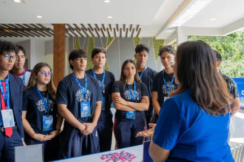 Cada experiencia suma nuevos aprendizajes y perspectivas para el futuro. 🎓
En nuestro Open House 2026, estudiantes de la Unidad Educativa María Andrea fueron parte de un recorrido por ECOTEC, donde conocieron nuestros espacios y propuesta universitaria.
Una visita para explorar nuevas alternativas y empezar a visualizar el camino que quieren construir.
