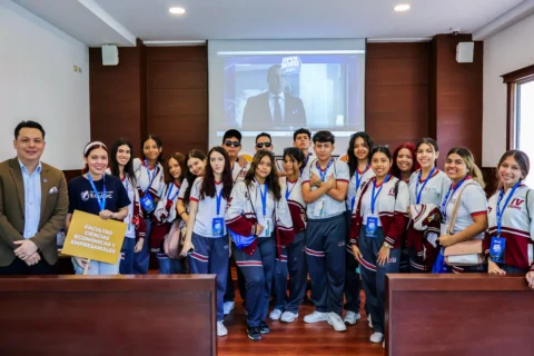 Dar el siguiente paso también empieza por conocer las opciones que tenemos por delante. ✨
Como parte del Open House 2026, recibimos a los estudiantes de la Unidad Educativa Inti, quienes recorrieron nuestras instalaciones y descubrieron diferentes espacios que forman parte de la experiencia ECOTEC.
Un espacio de acercamiento para conocer la universidad y pensar en nuevas oportunidades para su futuro profesional.