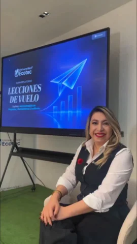 ¿Qué hay detrás de las decisiones que marcan una trayectoria profesional? ✈️
En Campus Guayaquil vivimos el primer capítulo de Lecciones de Vuelo, una iniciativa de la Facultad de Ciencias Económicas y Empresariales de ECOTEC, donde Erika Falquez, Ing., Socia de Auditoría en BDO, y Martha Suárez, Mgtr., Directora de Desarrollo Estratégico y CEO de Strategic Consulting, compartieron con nuestros estudiantes de Administración de Empresas y Contabilidad & Auditoría los aciertos, desafíos y aprendizajes que marcaron sus carreras.
Desde ECOTEC, seguimos conectando a nuestros estudiantes con referentes del sector empresarial para fortalecer su formación profesional.