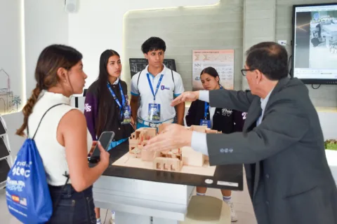Una jornada llena de aprendizaje, inspiración y nuevas experiencias vivimos junto a los estudiantes de la Unidad Educativa Máster School, quienes nos acompañaron en el Open House ECOTEC 2026 en Campus Guayaquil. 💙
Durante su visita, exploraron nuestras instalaciones, conocieron la oferta académica y participaron en actividades que les permitieron descubrir nuevas posibilidades para su futuro profesional.
Un encuentro que los acercó a sus sueños y a las oportunidades para hacerlos realidad. ✨